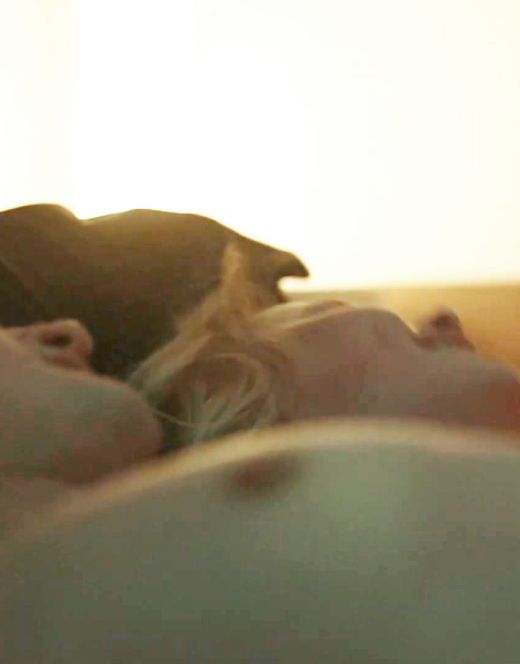 Зоя Бербер показала голую грудь в сериале «Фантом» (2019)