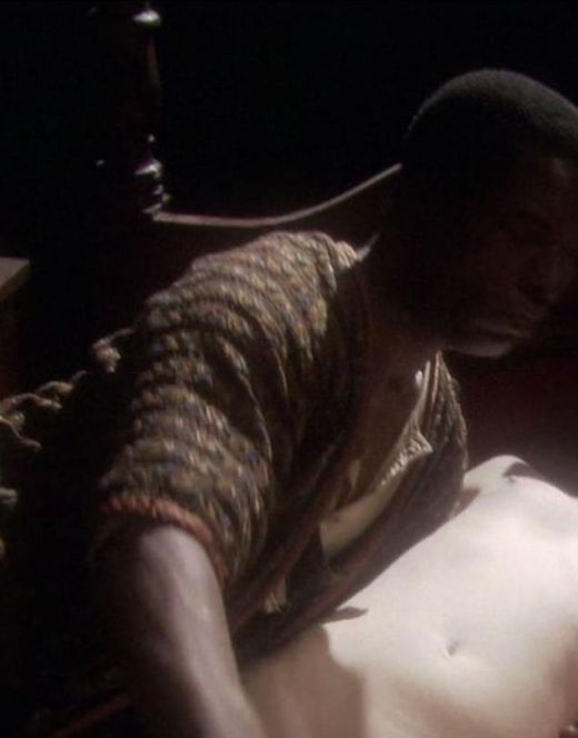 Полностью голая Брайс Даллас Ховард в постельной сцене из фильма «Мандерлей»