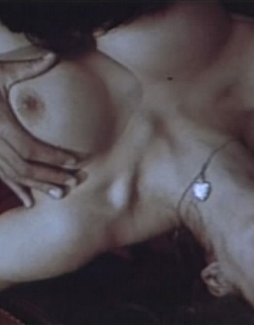 Марина Могилевская в эротической сцене из фильма «Каменная душа» (голая грудь)