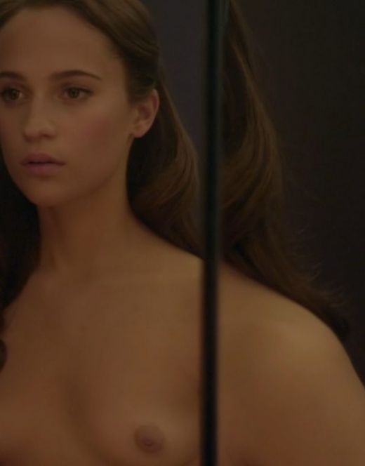 Полностью голая Алисия Викандер на горячих кадрах из кино