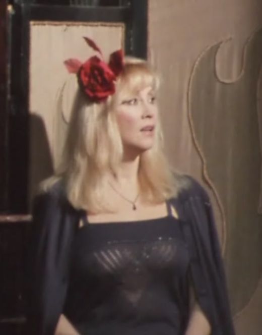 Засветы груди Ирины Мирошниченко из пьесы «Татуированная роза» (1982)