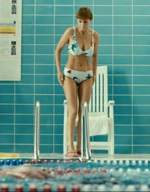 Горячие фото Нелли Уваровой в купальнике из фильма «Я Люблю Тебя»