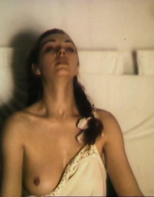 Кадры с голой грудью Лютаевой в драме «Опыт бреда любовного очарования» (1991)
