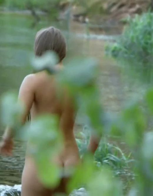Анна Миклош без купальника на пляже в сериале «Любовь как несчастный случай» (2012)