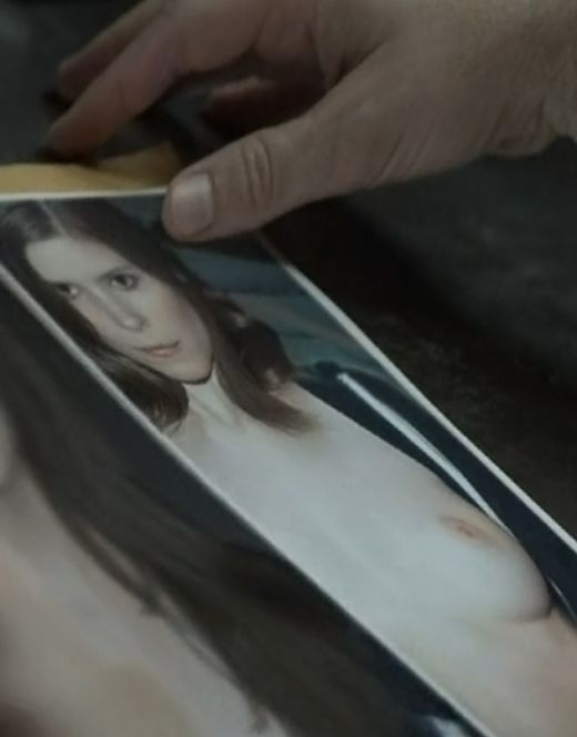 Голая грудь и попа Кейт Мара на эротических кадрах из фильмов