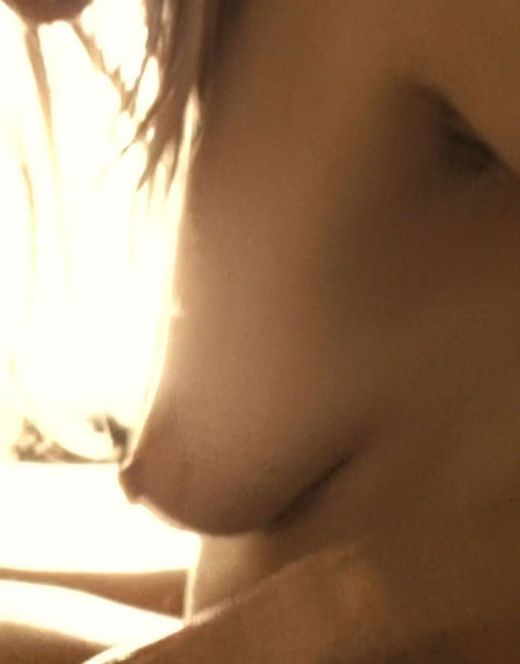 Голая грудь Марии Белло из фильма «Хороший мальчик»‎