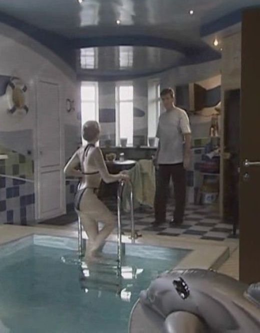 Анна Ковальчук в купальнике на кадрах из сериала «Усадьба»
