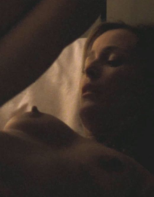 Голая Джиллиан Андерсон на эротических кадрах из кино