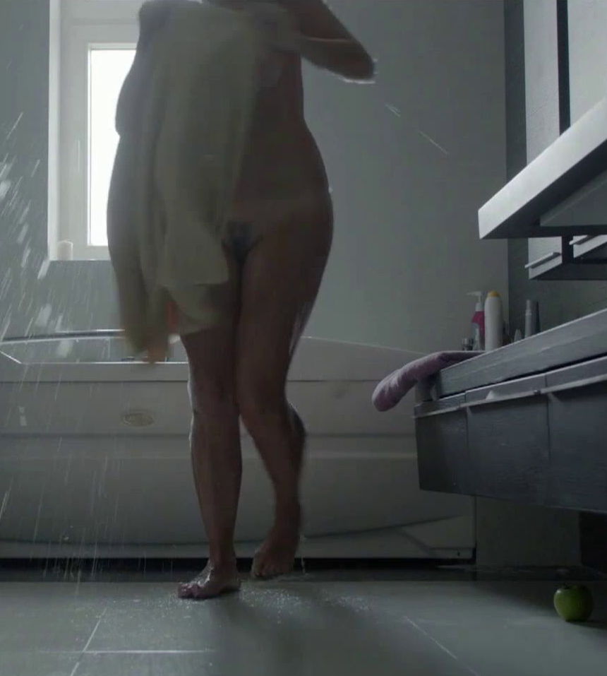 Полностью голая Мария Шумакова в ванной.
