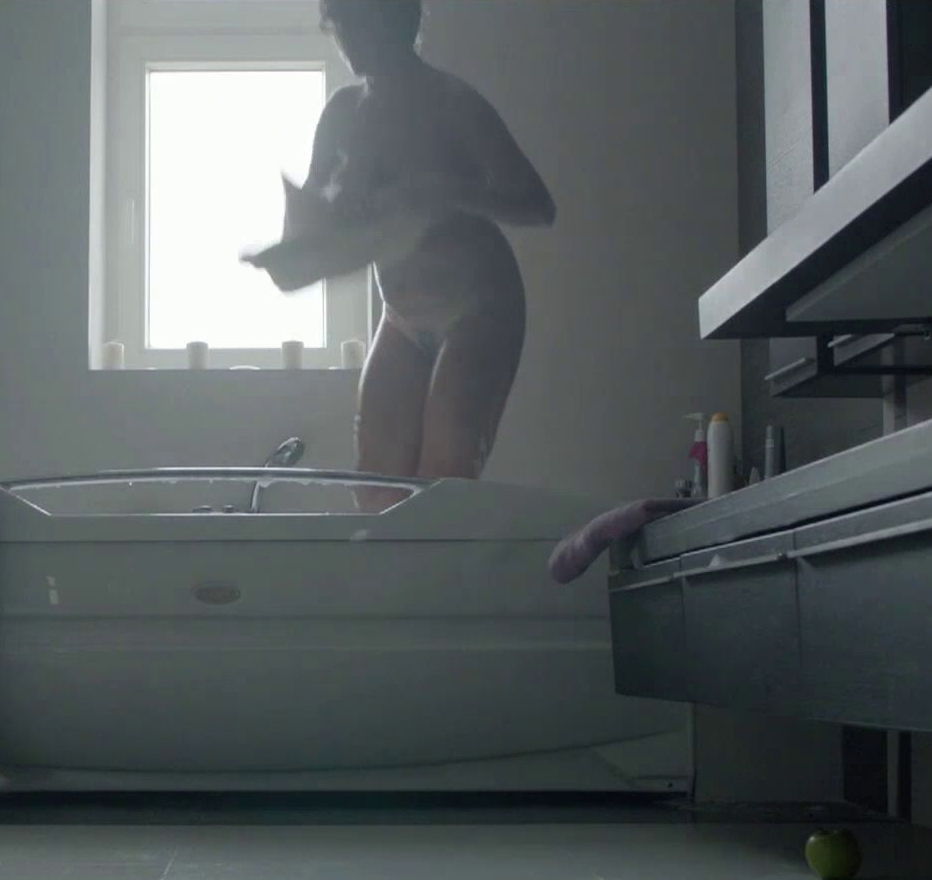 Полностью голая Мария Шумакова в ванной.