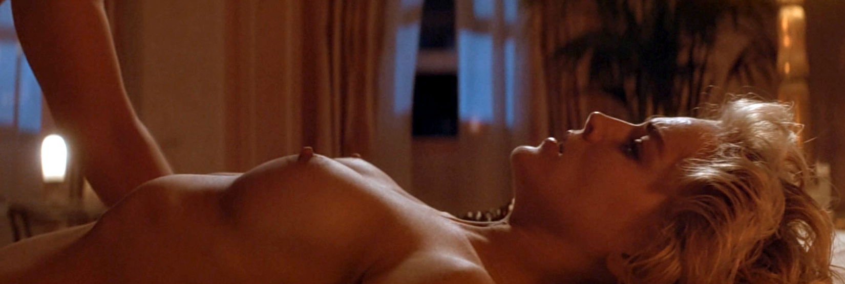 Голая Шерон Стоун в "Основном инстинкте" и других фильмах.