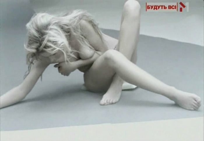 Голая Тина Кароль в клипе на песню "Ноченька" .