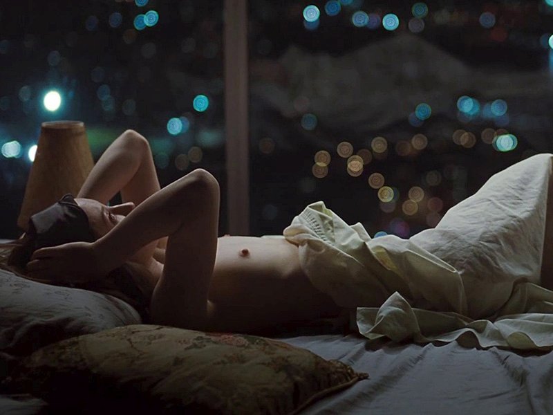 Полностью голая Эмили Браунинг на горячих кадрах из фильма "Спящая кра...