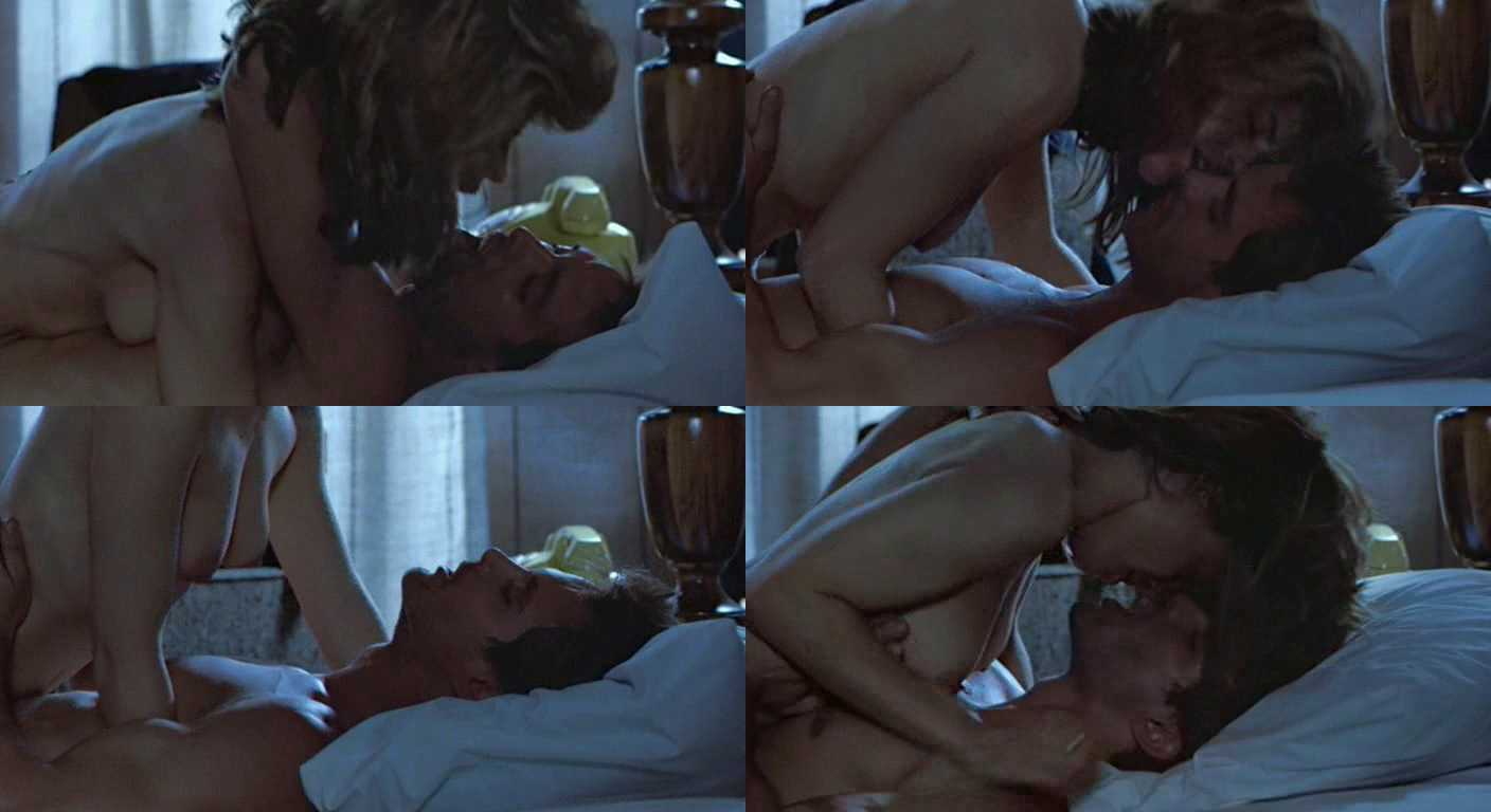 Обнаженная Линда Хэмилтон в постельной сцене из "Терминатор-1" .