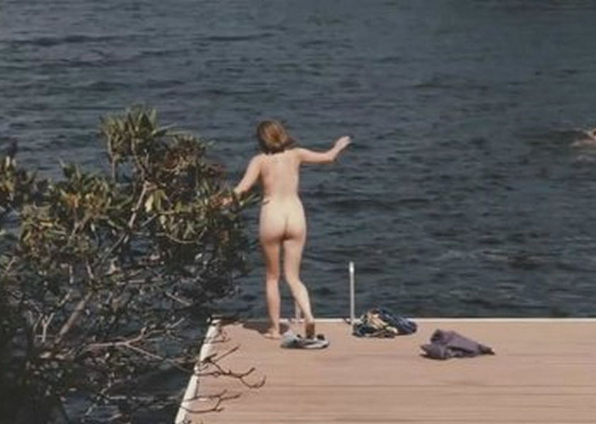 Полностью голая Элизабет Олсен на горячих кадрах из кино (18+) .