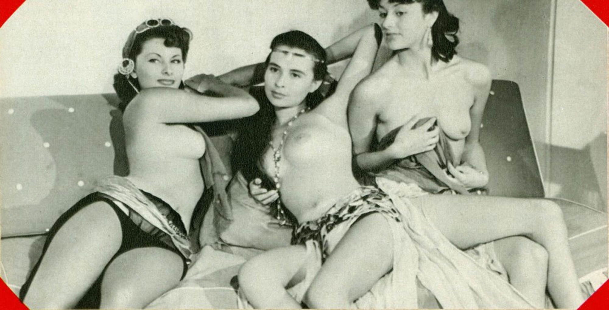 Полностью голая Софи Лорен на фото из журналов (грудь, попа, киска) .