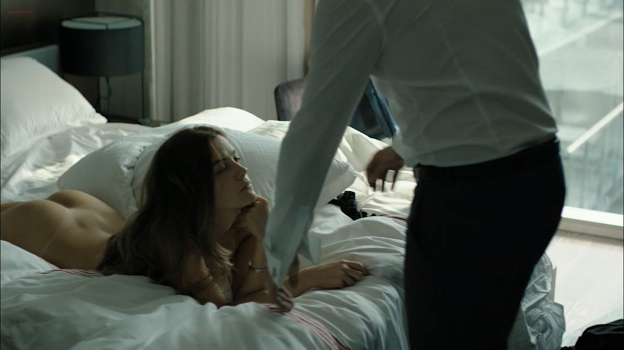 Голая Райли Кио в сериале "Девушка по вызову" (2016) .
