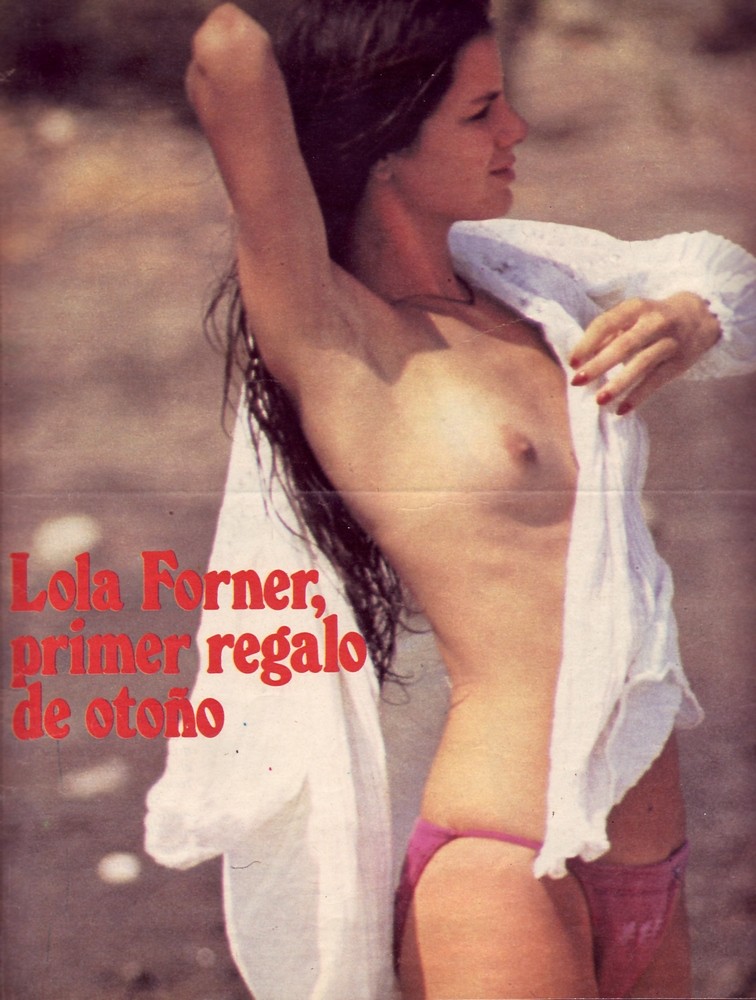 Голая Лола Форнер на горячих фото от папарацци.