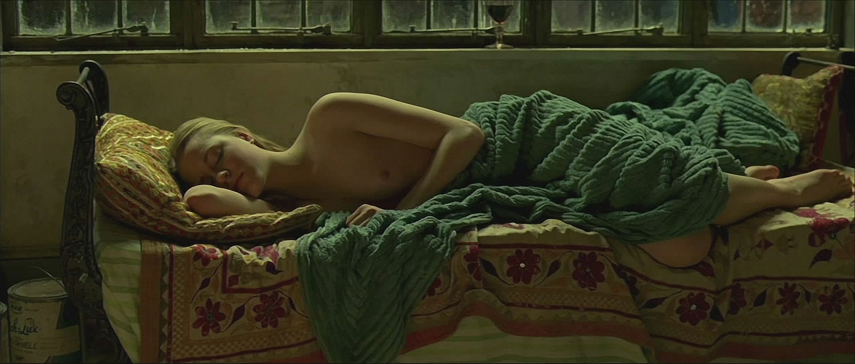 Голая Эван Рэйчел Вуд в сцене эротики из кино.