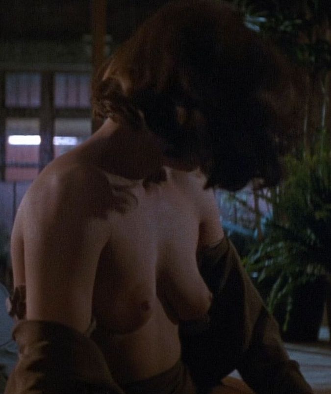 Голая Джинн Трипплхорн в эротических сценах из кино.
