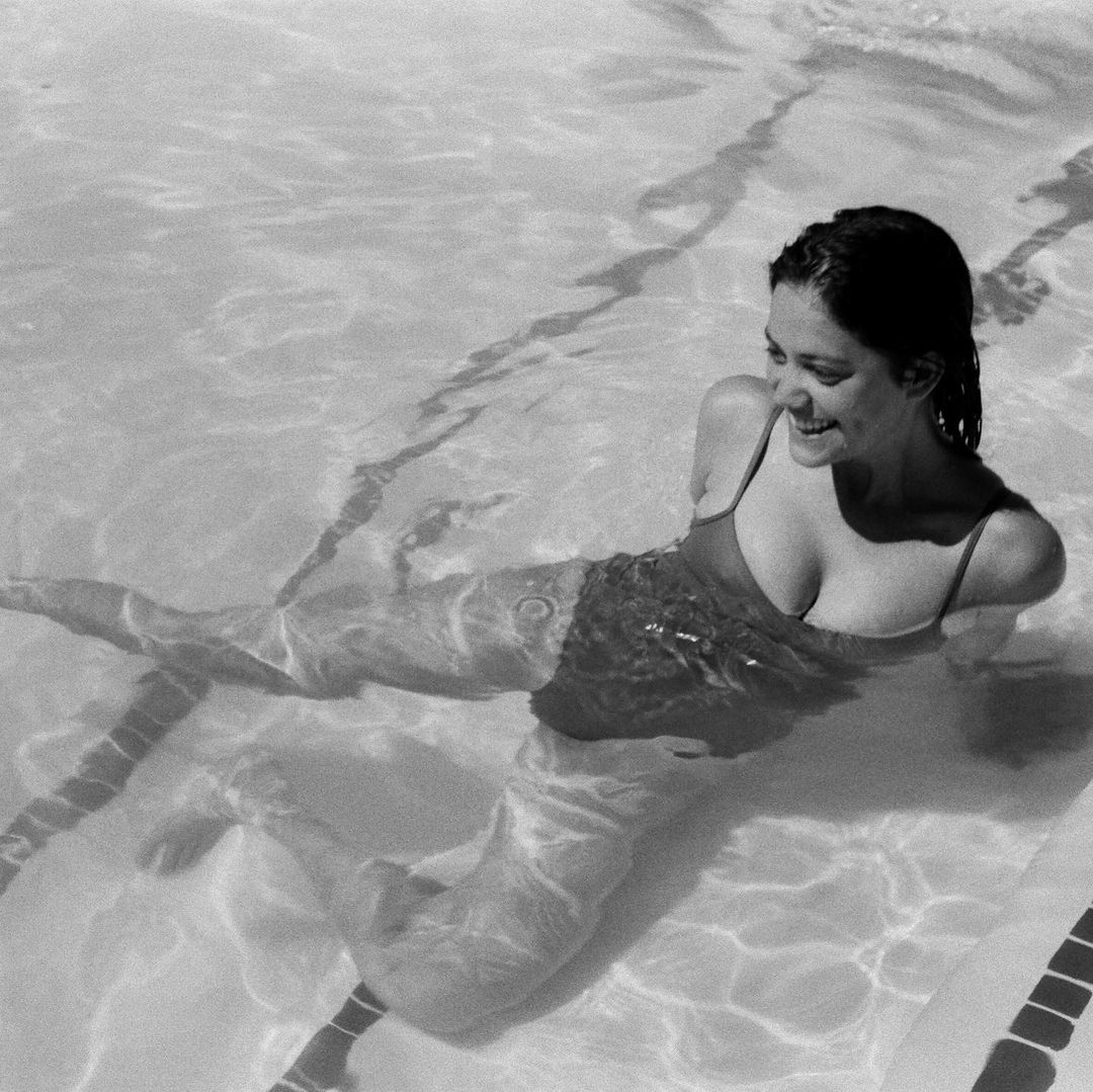 Фото Блю Хант в купальнике.
